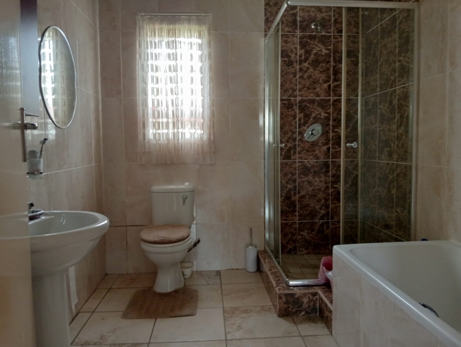 To Let 3 Bedroom Property for Rent in Waterval East North West